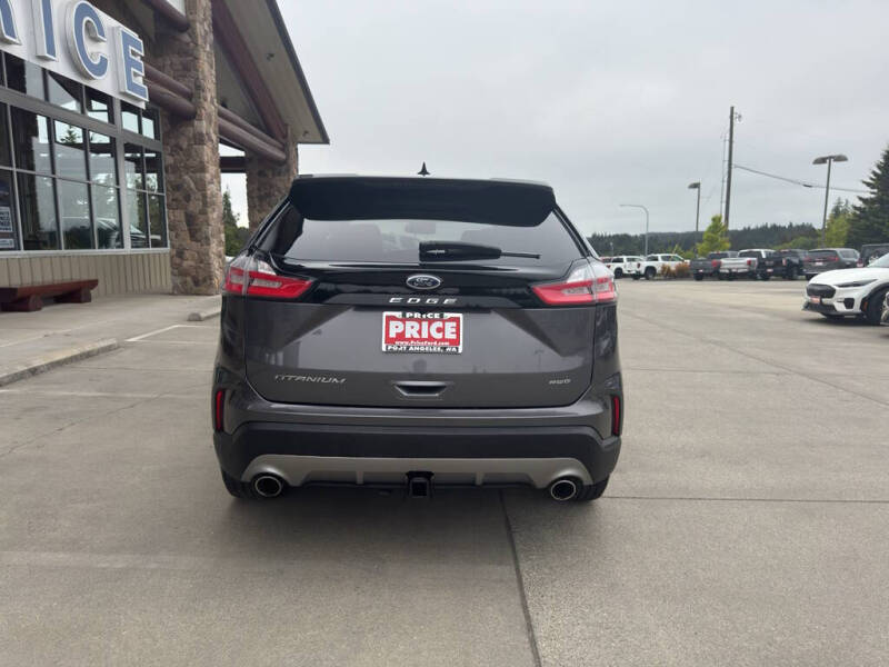 2022 Ford Edge Titanium