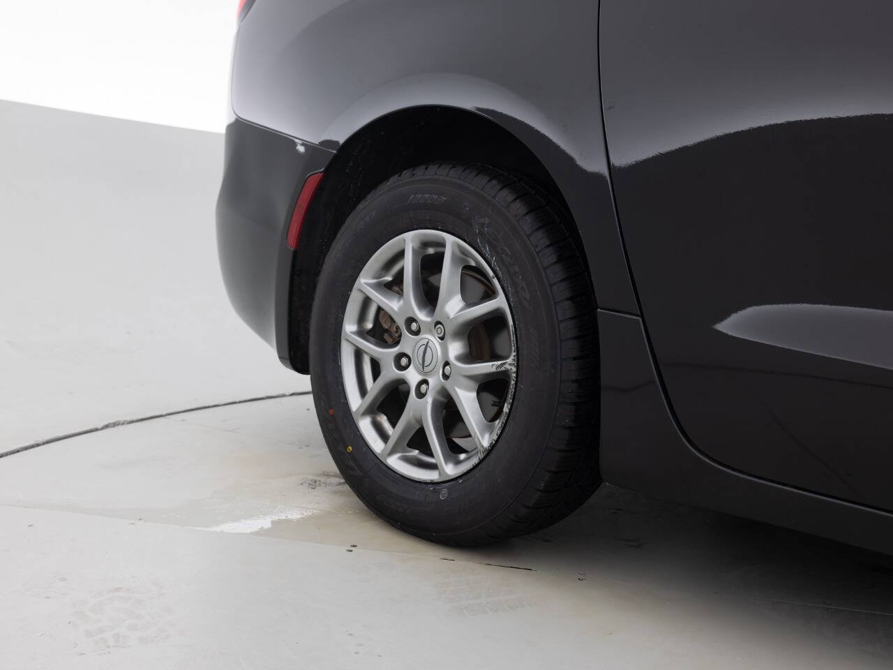 Used Car 2021 Chrysler Pacifica  Touring 4dr Mini Van For Sale Under $20,000 In Coal City, Illinois