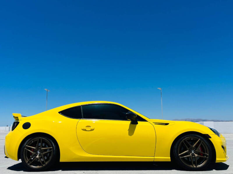 2017 Subaru BRZ Series.Yellow