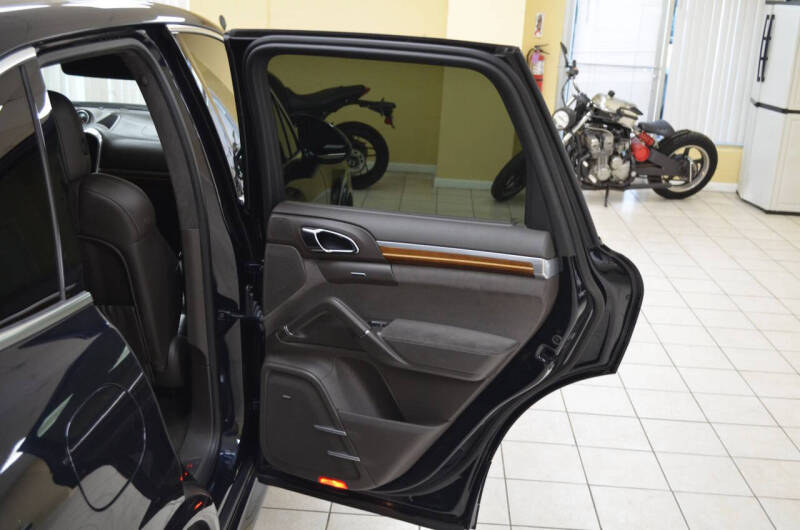 2016 Porsche Cayenne GTS