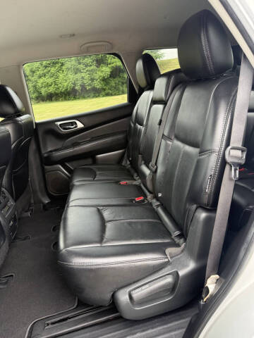 2019 Nissan Pathfinder SL