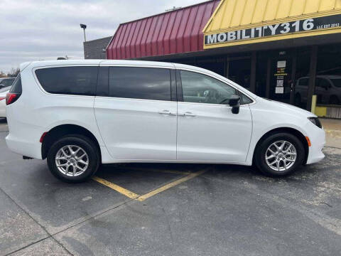 2024 Chrysler Voyager LX