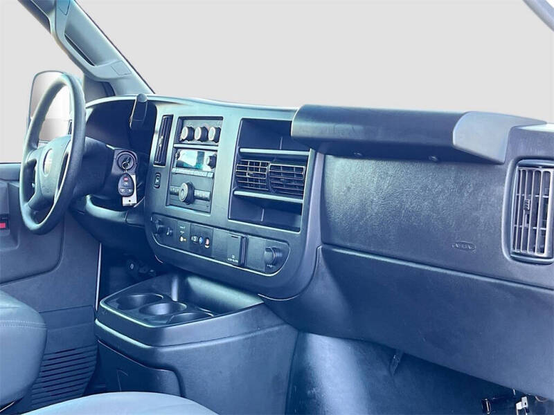 2024 GMC Savana 2500