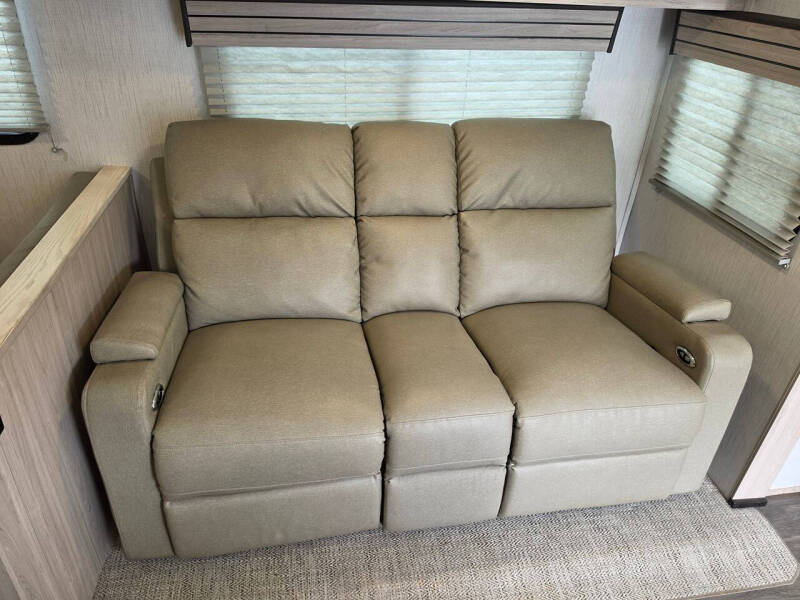 2023 Cruiser RV Shadow Cruiser