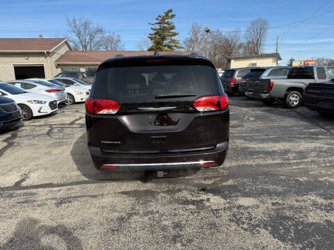 2017 Chrysler Pacifica Touring-L Plus