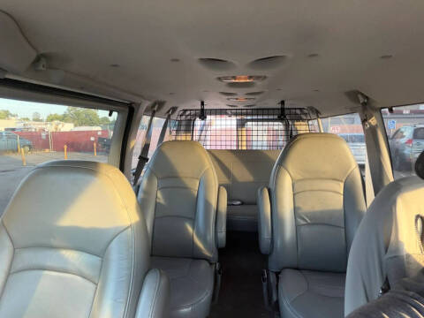 2004 Ford E-Series E-150 Chateau