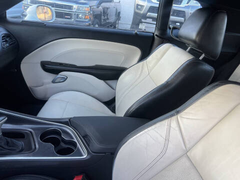 2015 Dodge Challenger SXT Plus