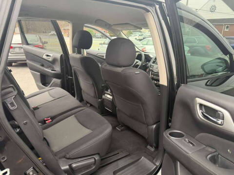 2017 Nissan Pathfinder SV