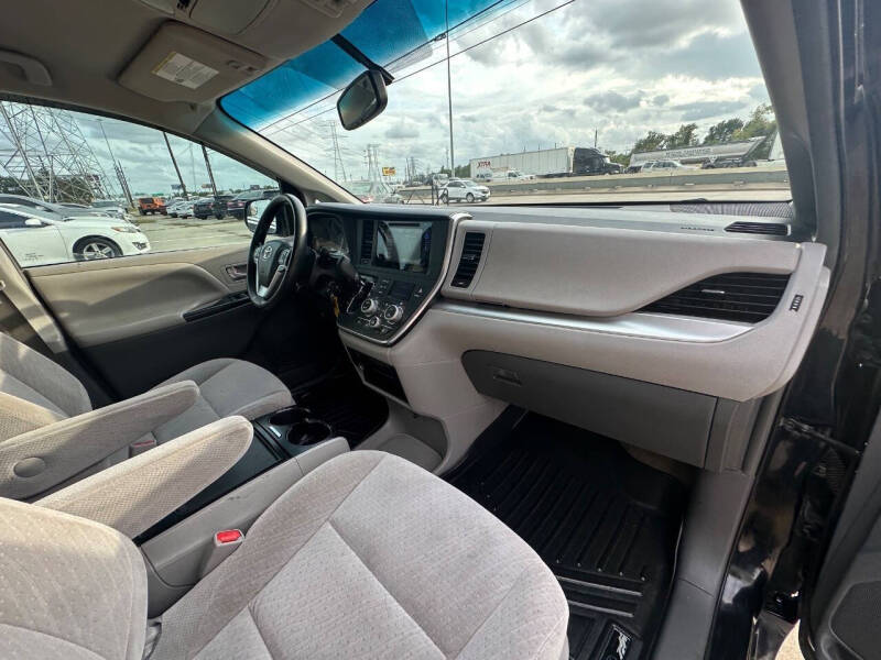 2015 Toyota Sienna LE 8-Passenger