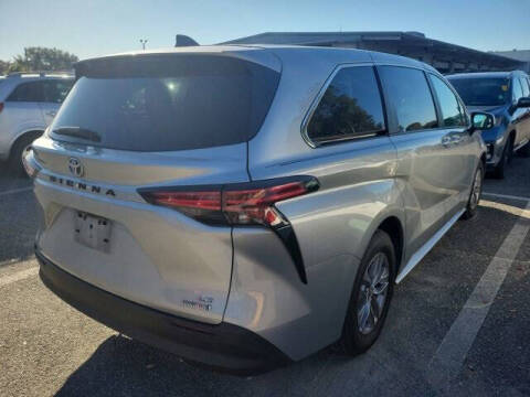 2021 Toyota Sienna LE 8-Passenger