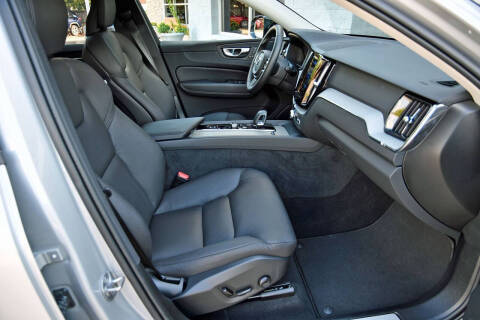 2025 Volvo XC60 B5 Plus Dark Theme