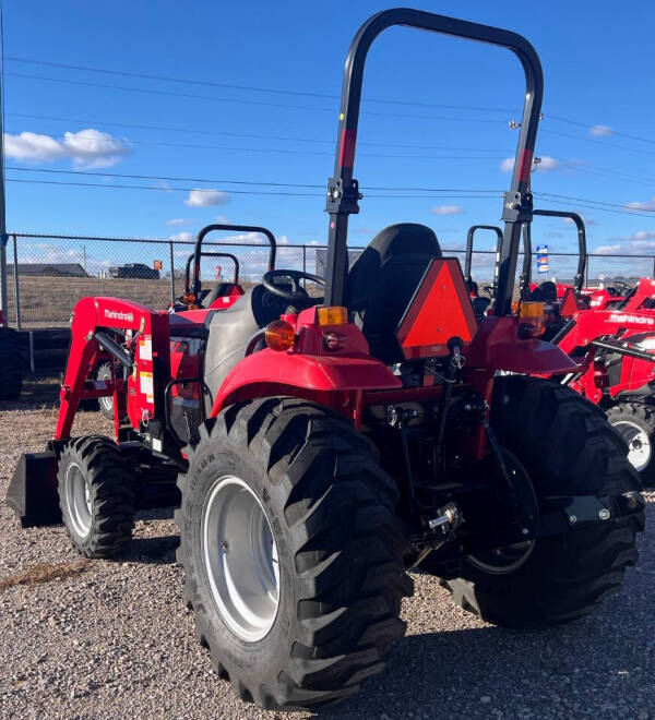 2025 Mahindra 1640 HST