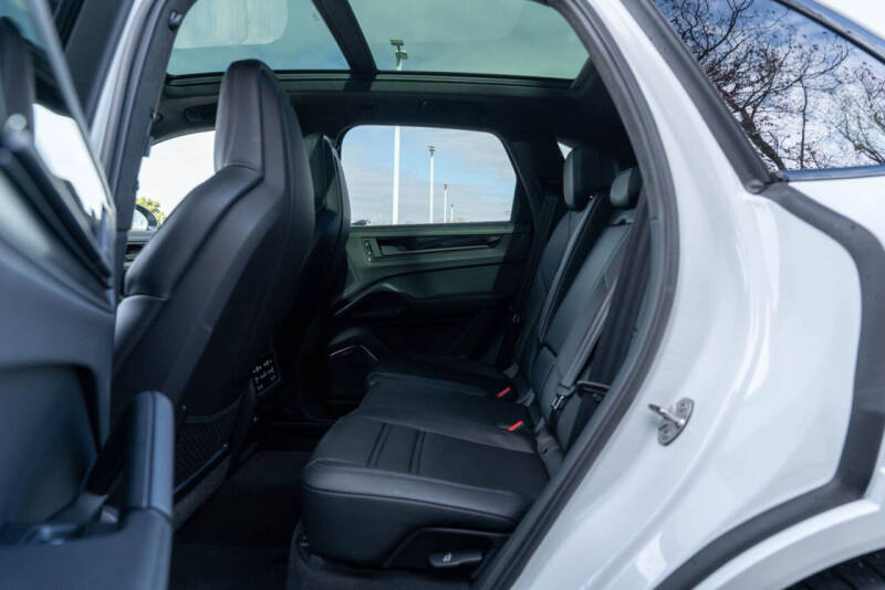 2025 Porsche Cayenne GTS