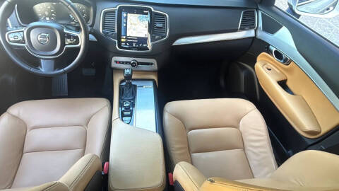 2017 Volvo XC90 T6 Momentum