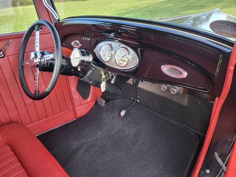 1932 Ford 5-Window