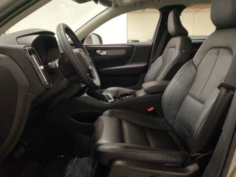 2025 Volvo XC40 B5 Plus Bright Theme