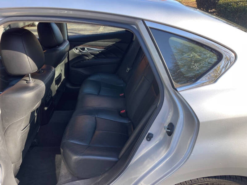 2015 Infiniti Q70 3.7