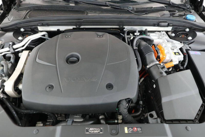 2022 Volvo S60 Recharge T8 R-Design Black Edition