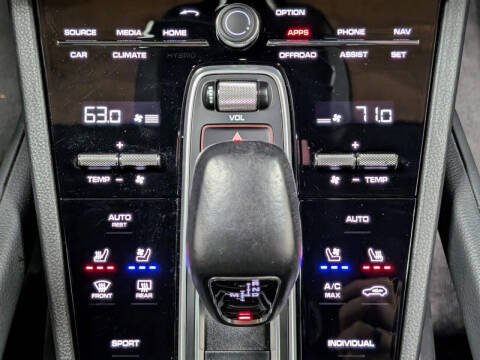 2022 Porsche Cayenne Platinum Edition