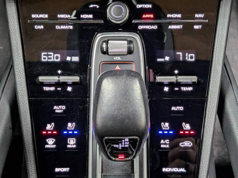 2022 Porsche Cayenne Platinum Edition