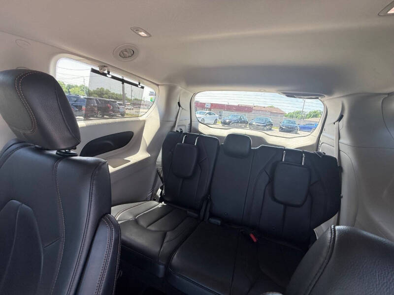 2017 Chrysler Pacifica Touring Plus