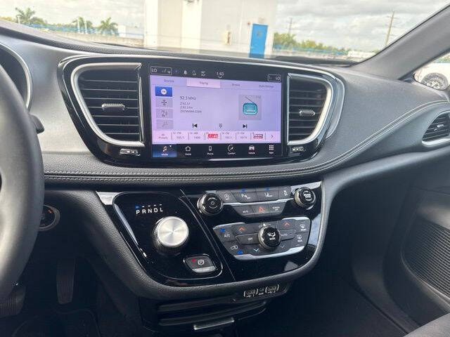 2024 Chrysler Pacifica Touring