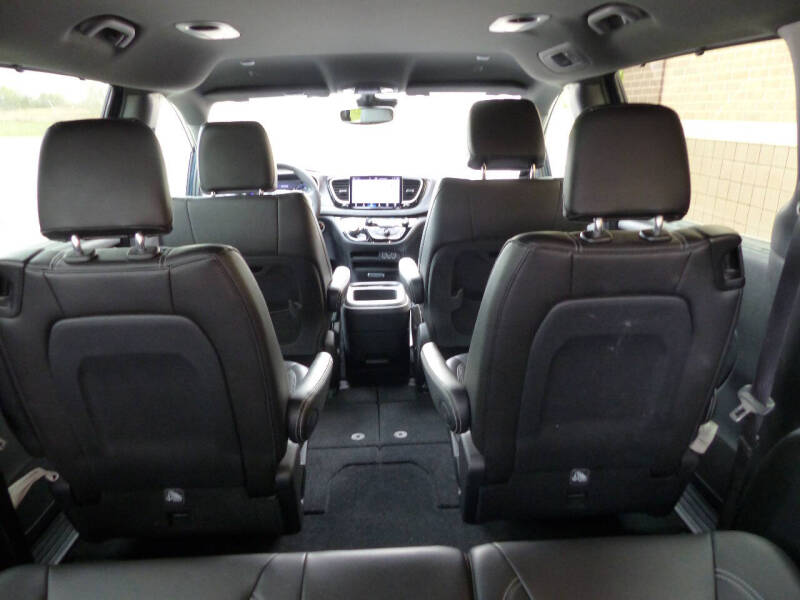 2025 Chrysler Pacifica Select