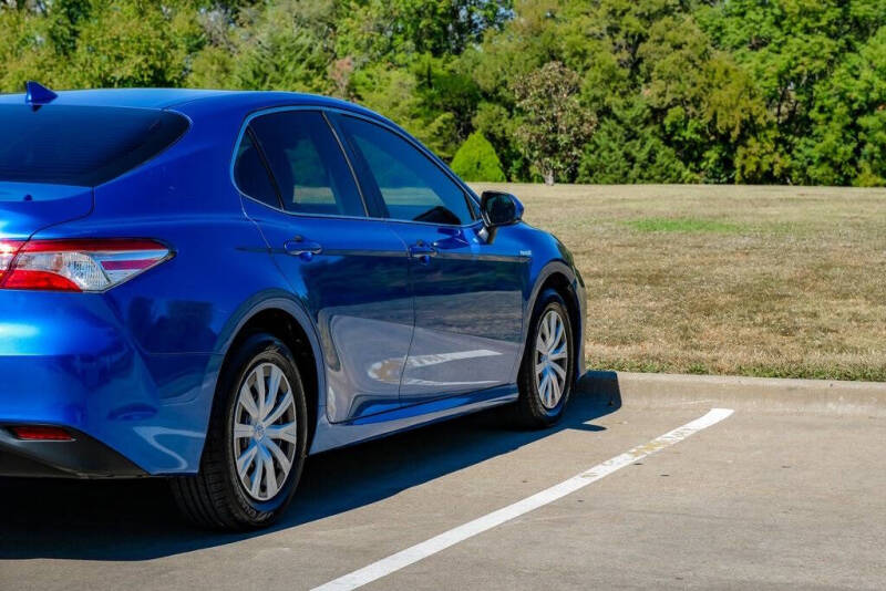2020 Toyota Camry Hybrid LE