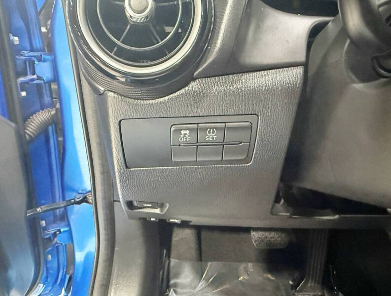 2020 Toyota Yaris LE