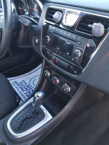 2014 Chrysler 200 LX