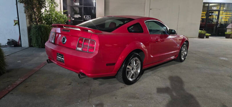 2005 Ford Mustang GT Deluxe