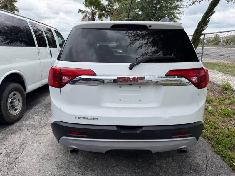 2017 GMC Acadia SLE-2