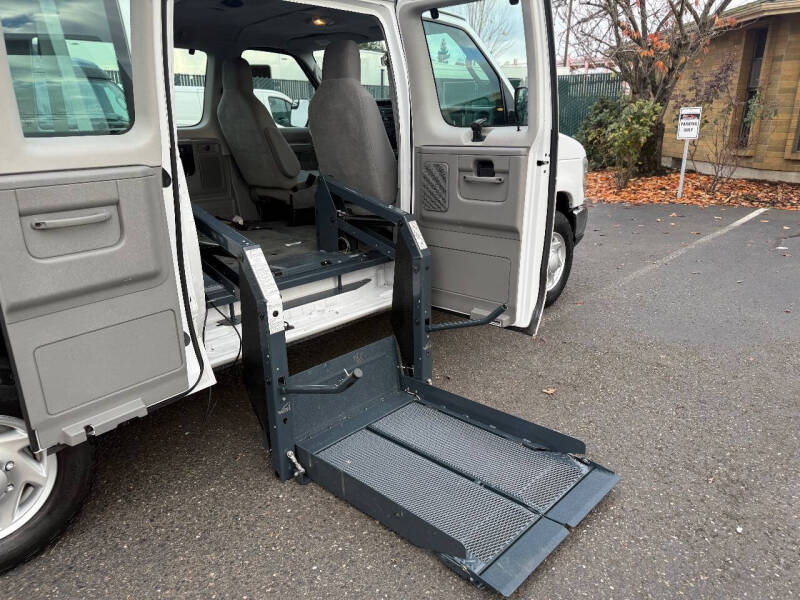 2011 Ford E-Series E-350 SD XLT