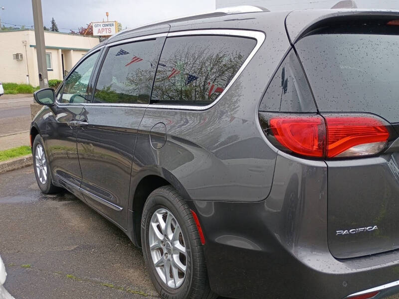 2020 Chrysler Pacifica Touring L