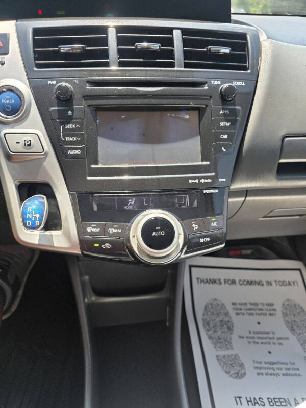2014 Toyota Prius v Five