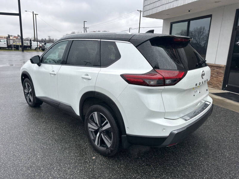 2024 Nissan Rogue SL