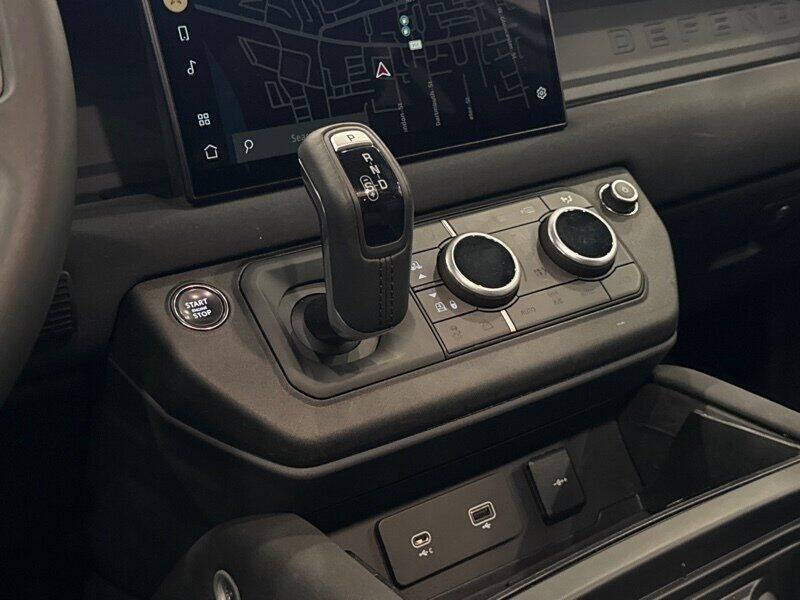 2023 Land Rover Defender 130 X-Dynamic SE