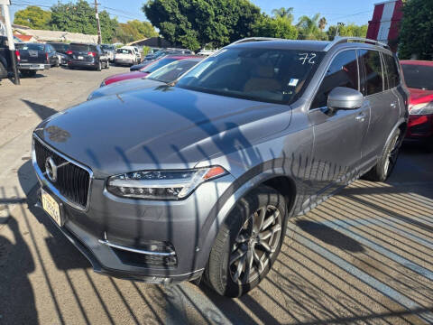 2017 Volvo XC90 T6 Momentum