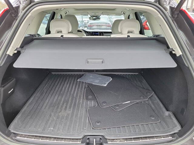 2023 Volvo XC60 B5 Plus Dark Theme