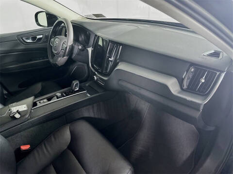 2023 Volvo XC60 B5 Core