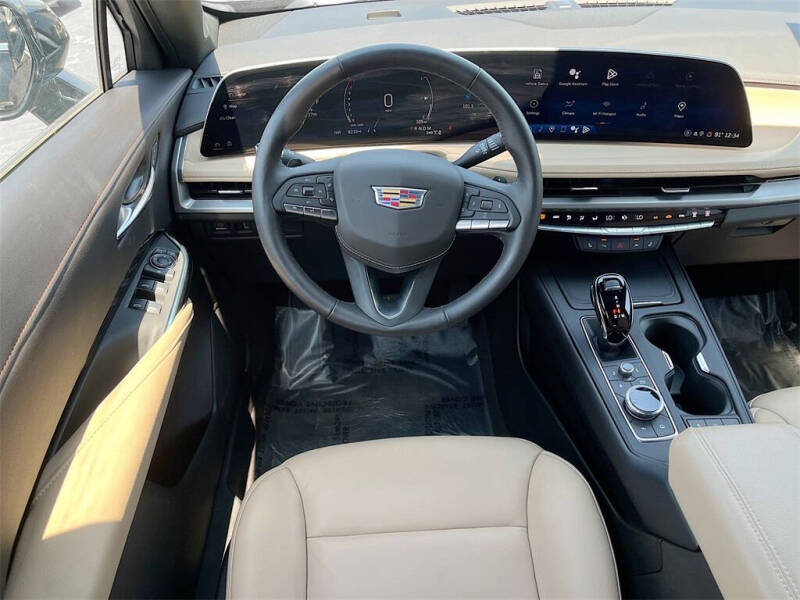 2024 Cadillac XT4 Luxury