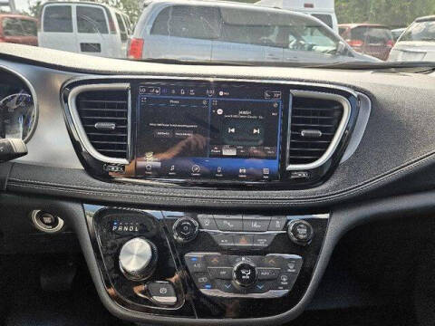 2024 Chrysler Pacifica Touring