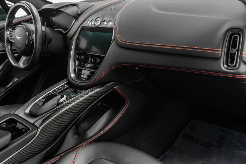 2022 Aston Martin DBX