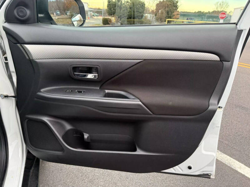 2017 Mitsubishi Outlander ES