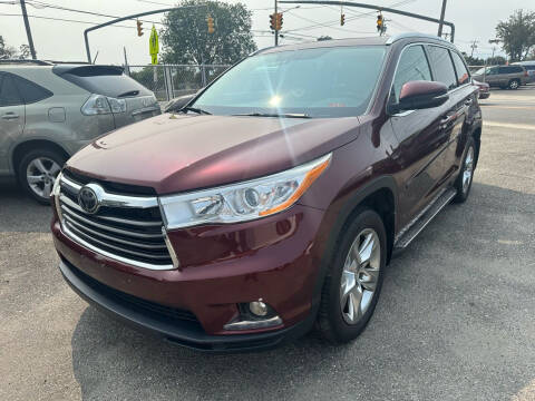 2014 Toyota Highlander for sale at American Best Auto Sales in Uniondale NY