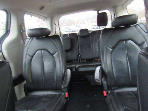 2017 Chrysler Pacifica Touring-L Plus