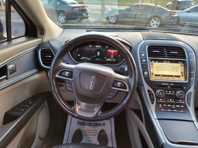 2019 Lincoln Nautilus Select