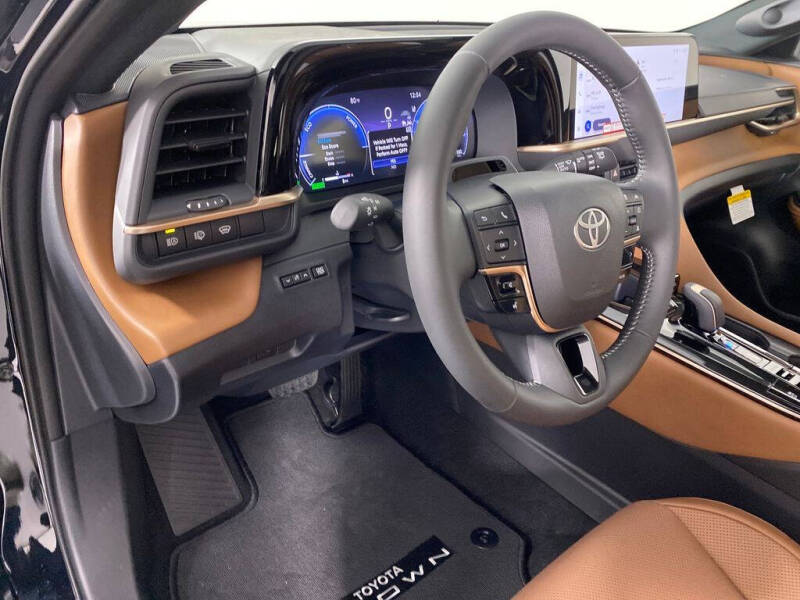 2025 Toyota Crown Signia Limited