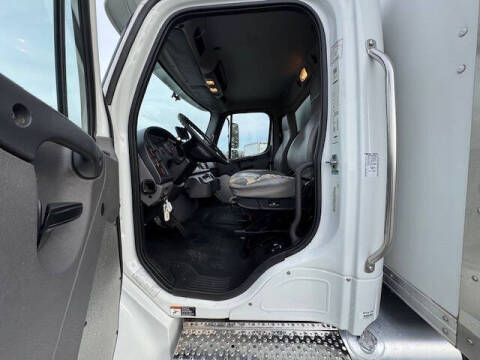 2018 Freightliner M2 106
