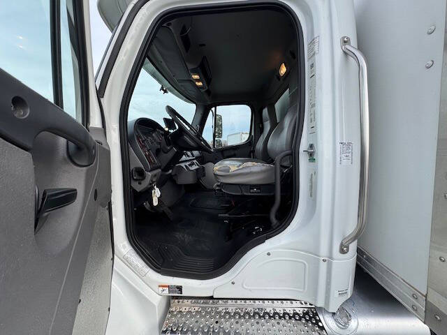 2018 Freightliner M2 106